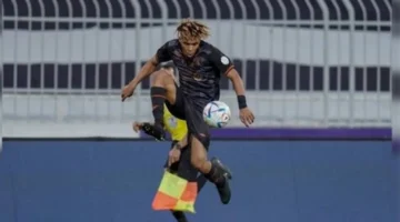 صفقة كبري.. نادي الشباب يعيد فواز الصقور إلى صفوفه بعد مغادرة الاتحاد